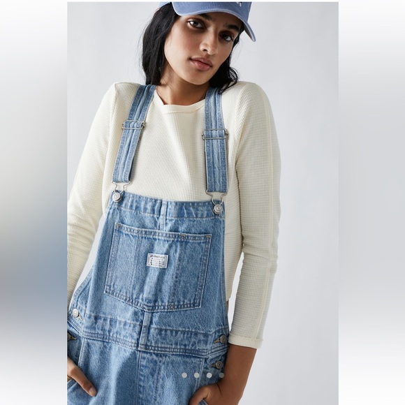 ❤️Sold ❤️ Levi’s | Vintage Style Woman’s Overalls - Picture 8 of 10